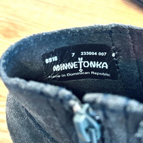 Minnetonka Gray Suede Leather Fringe Ankle Boots Booties Size 7 Western Moccasin - Picture 6 of 6